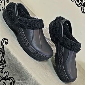 Comfy Black Sherpa Lined Clogs Size 10